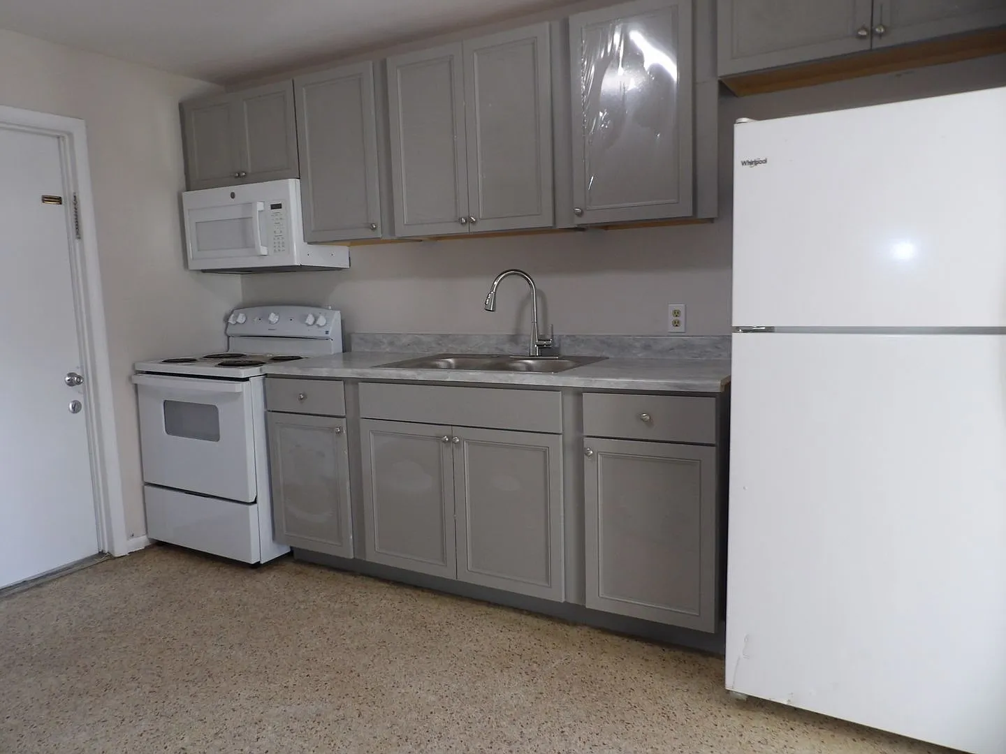 2/1 Duplex — Photo 3