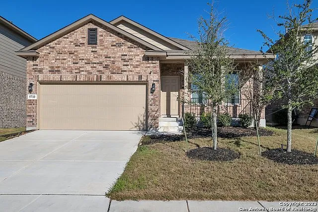 3 bed, 2.0 bath, 1660 sqft, $2,000 — Photo 1