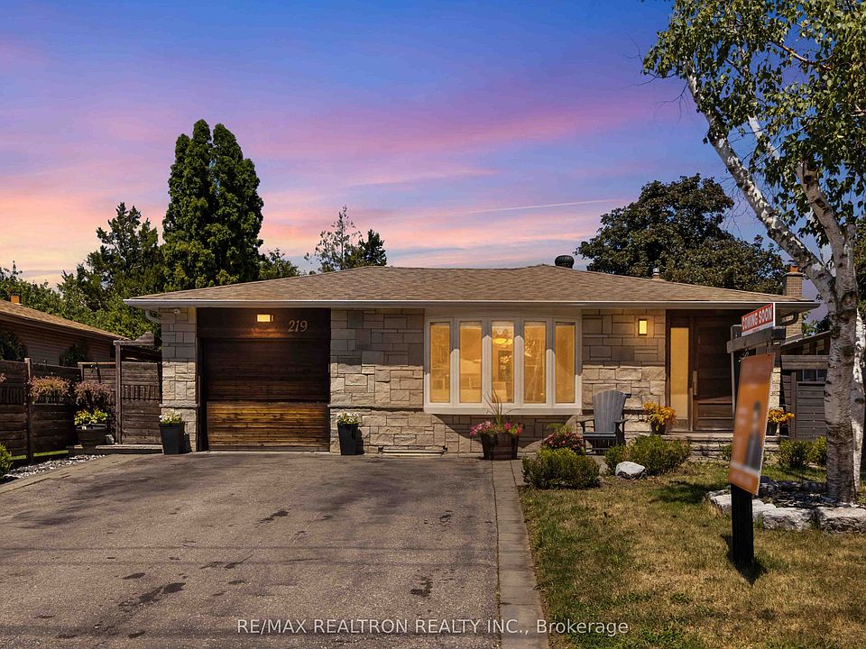 1st image of 219 Bay Thorn Dr