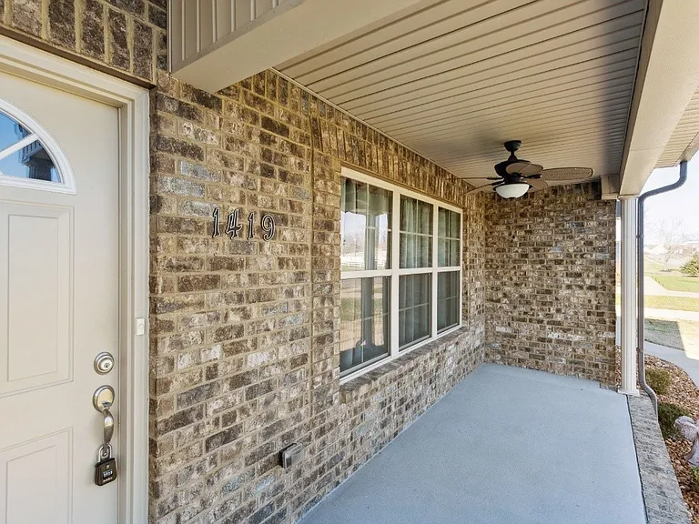 1419 Leaf Ln — Photo 4