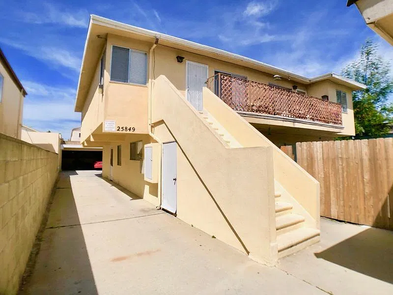 2 bed, 700 sqft, $2,295 — Photo 2