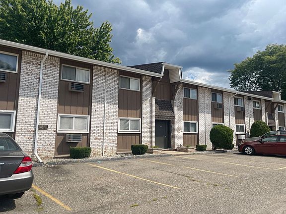 3rd image of 7442 Woodview St