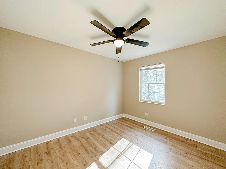 809 Teaberry Ln #B — Photo 13