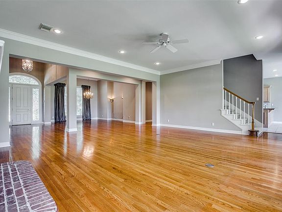 3rd image of 13707 Crosslyn Ln