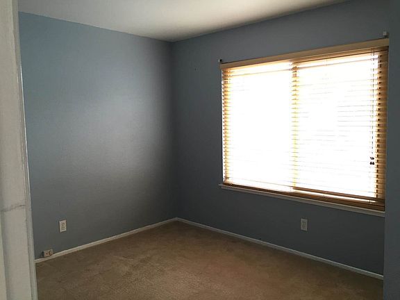 4th image of 3972 Fairfax Way