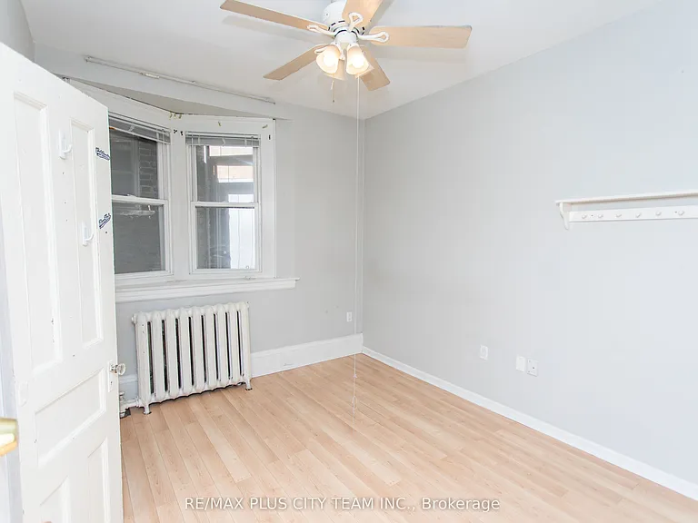 682 Bathurst St #2 — Photo 11