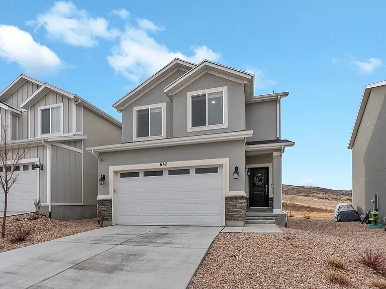 647 W Raintree Ln — Photo 1