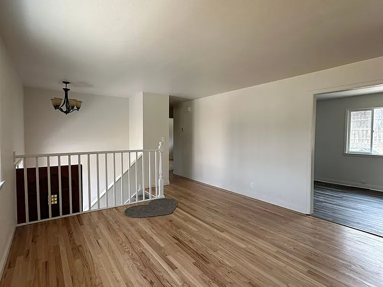1755 Glendale Ave — Photo 3