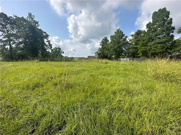 1008 Sugar Mill Dr, Saint Bernard, LA 70085