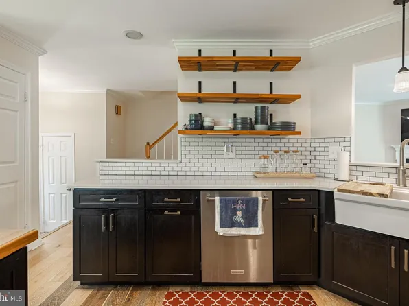 6700 Jenny Leigh Ct, Centreville, VA 20121