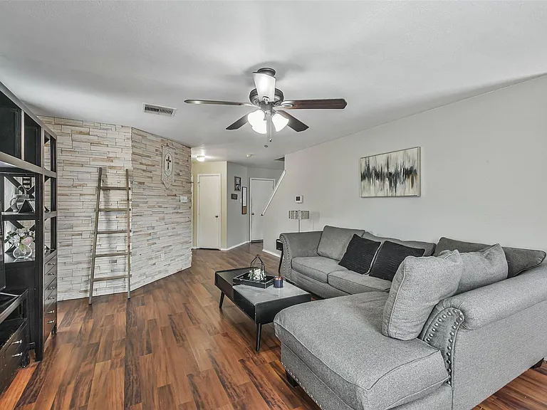 11735 Pebble Sands Dr — Photo 3