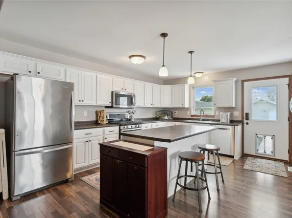 719 G Ave NW, Cedar Rapids, IA 52405