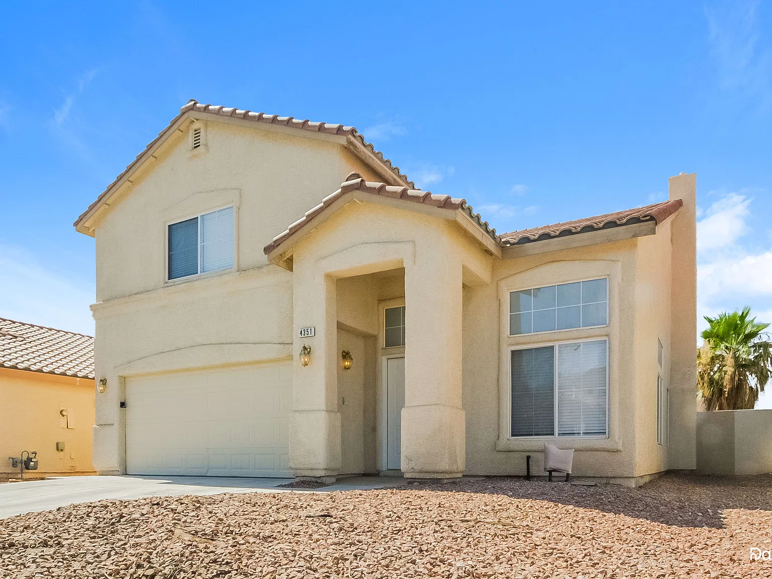 3 bed, 2.5 bath, 1842 sqft, $2,025 — Photo 2