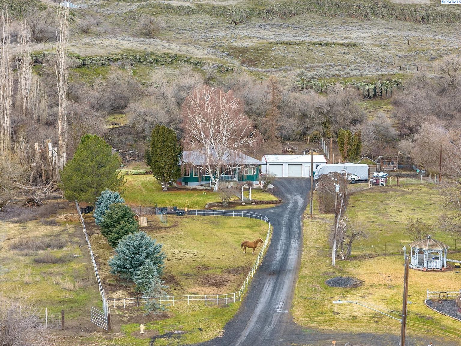 305 SW Cooper St, Washtucna, WA 99371 Zillow