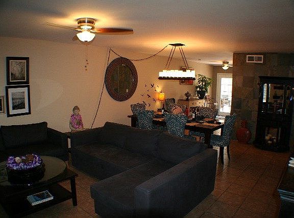 3rd image of 507 N Rose Ellen Cir