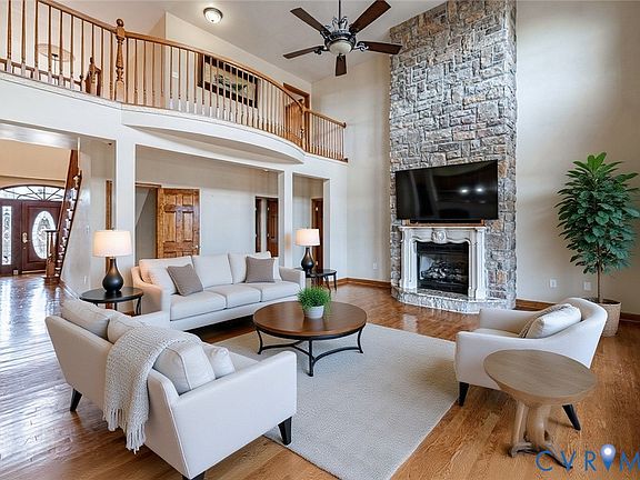 3rd image of 7247 Hixburg Rd