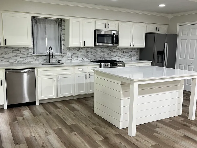 1622 Oxford Way — Photo 4