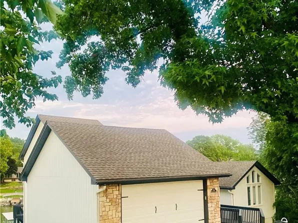 210 N Winnebago Dr, Lake Winnebago, MO 64034