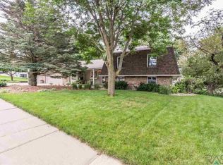 1509 E Edgewood Rd, Sioux Falls, SD 57103