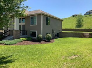 212 Hunter Dr, Manhattan, KS 66503