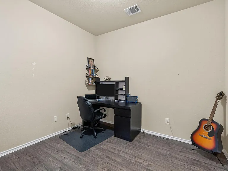 120 Rustic Oak Ln — Photo 18