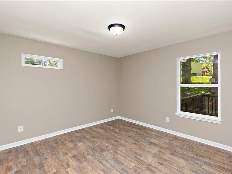 309 Rickenbacker Dr — Photo 12