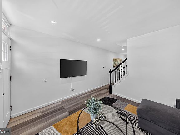 5th image of 727 E 7th St