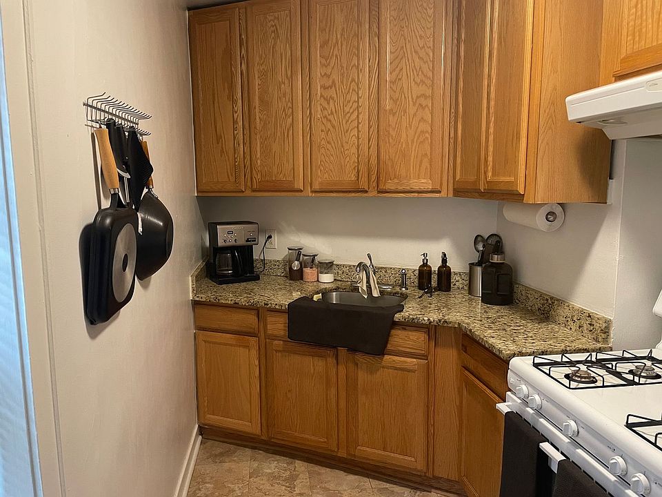 1st image of 18 E Northwest Hwy APT 2