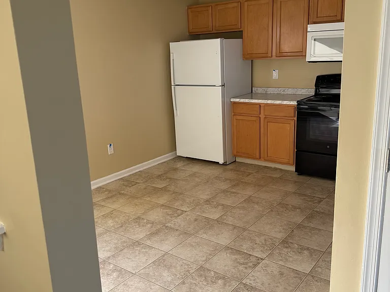 1139 Magnolia Dr — Photo 2