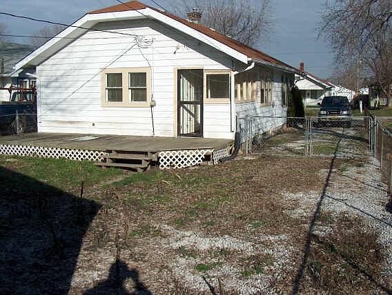 3rd image of 3919 E Fletcher Ave