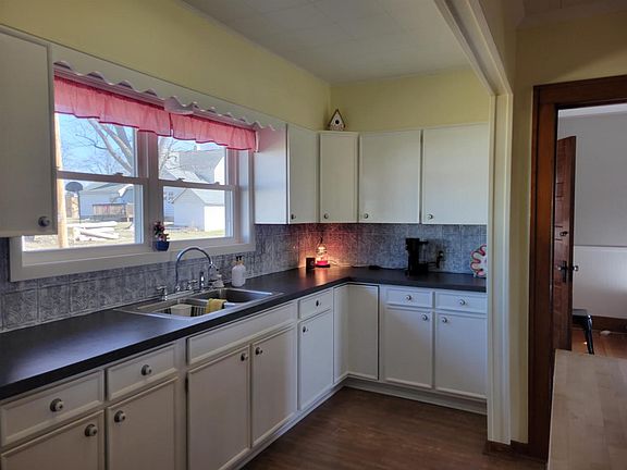 5th image of 935 West Cherry Street