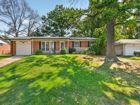 14000 Davey Dr, Florissant, MO 63034