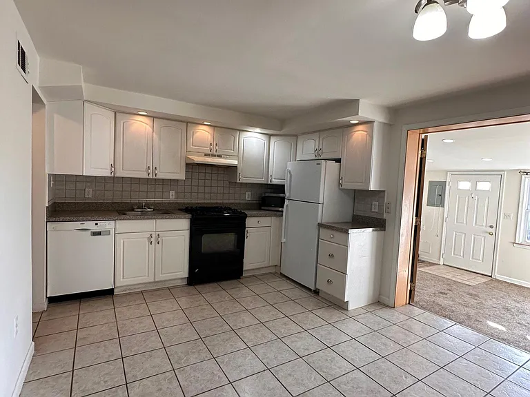 2130 Jasmine Rd — Photo 3