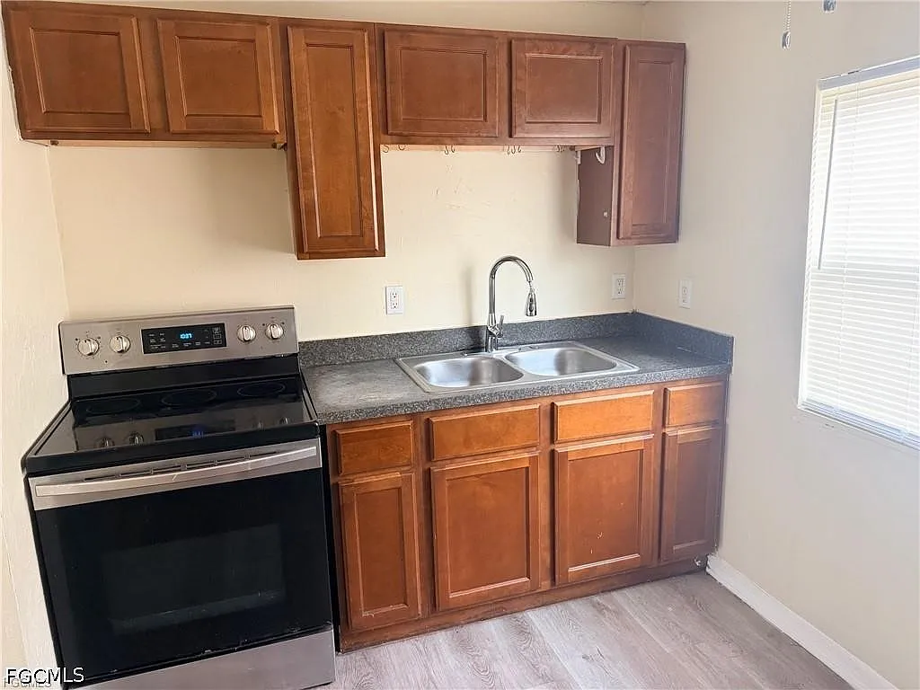 2 bed, 1.0 bath, 672 sqft, $1,400 — Photo 4