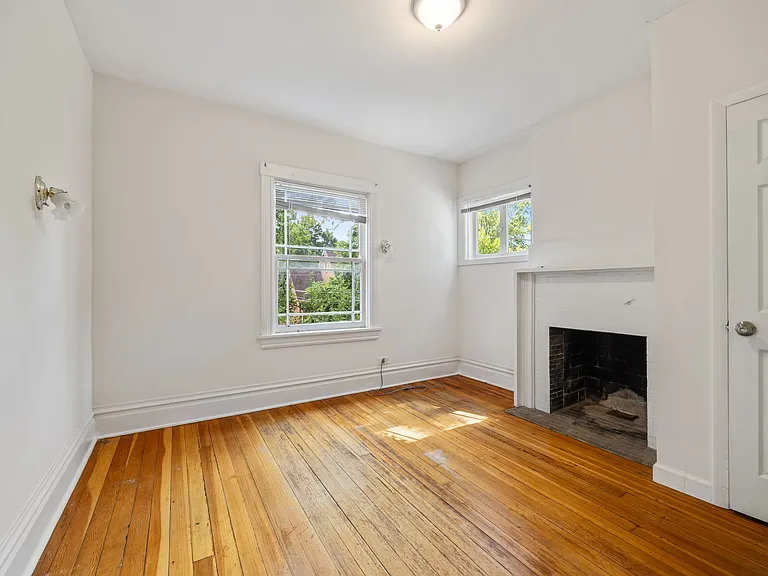 627 Library Pl — Photo 23