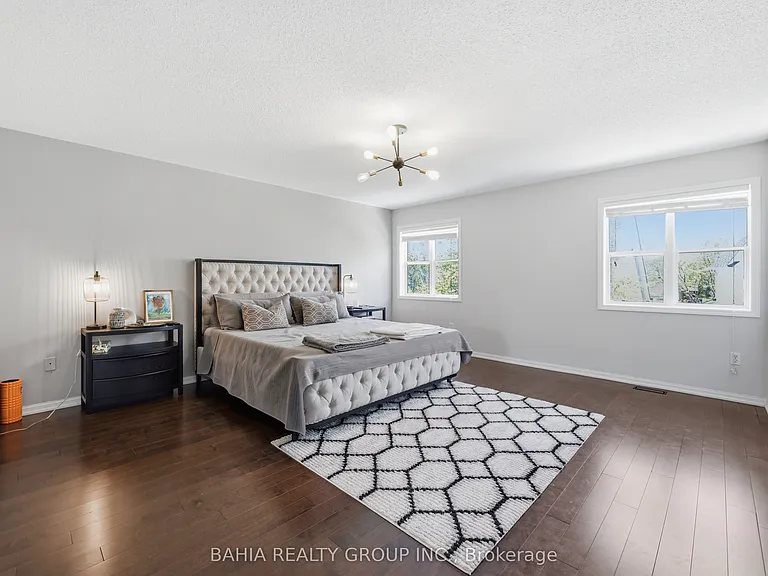 1412 Crozier Cres — Photo 15