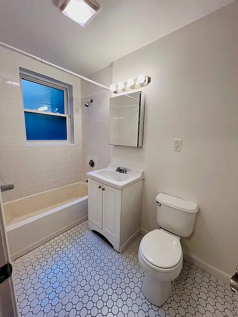 2 bed, 1.0 bath, $3,200 — Photo 2
