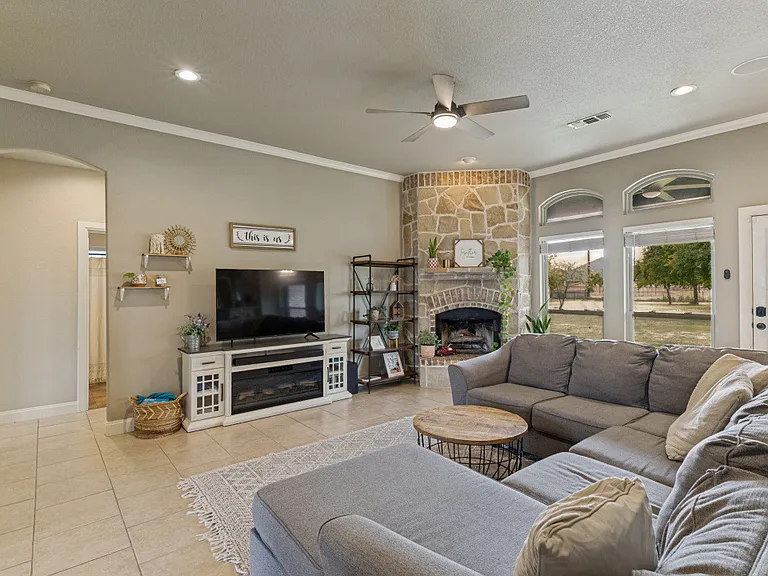 5584 Justine Pl — Photo 10