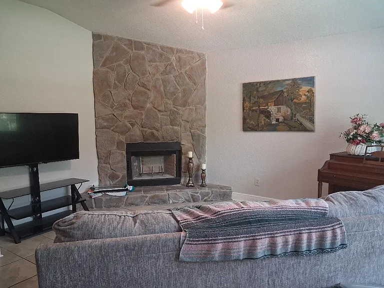 511 Camelia St — Photo 2