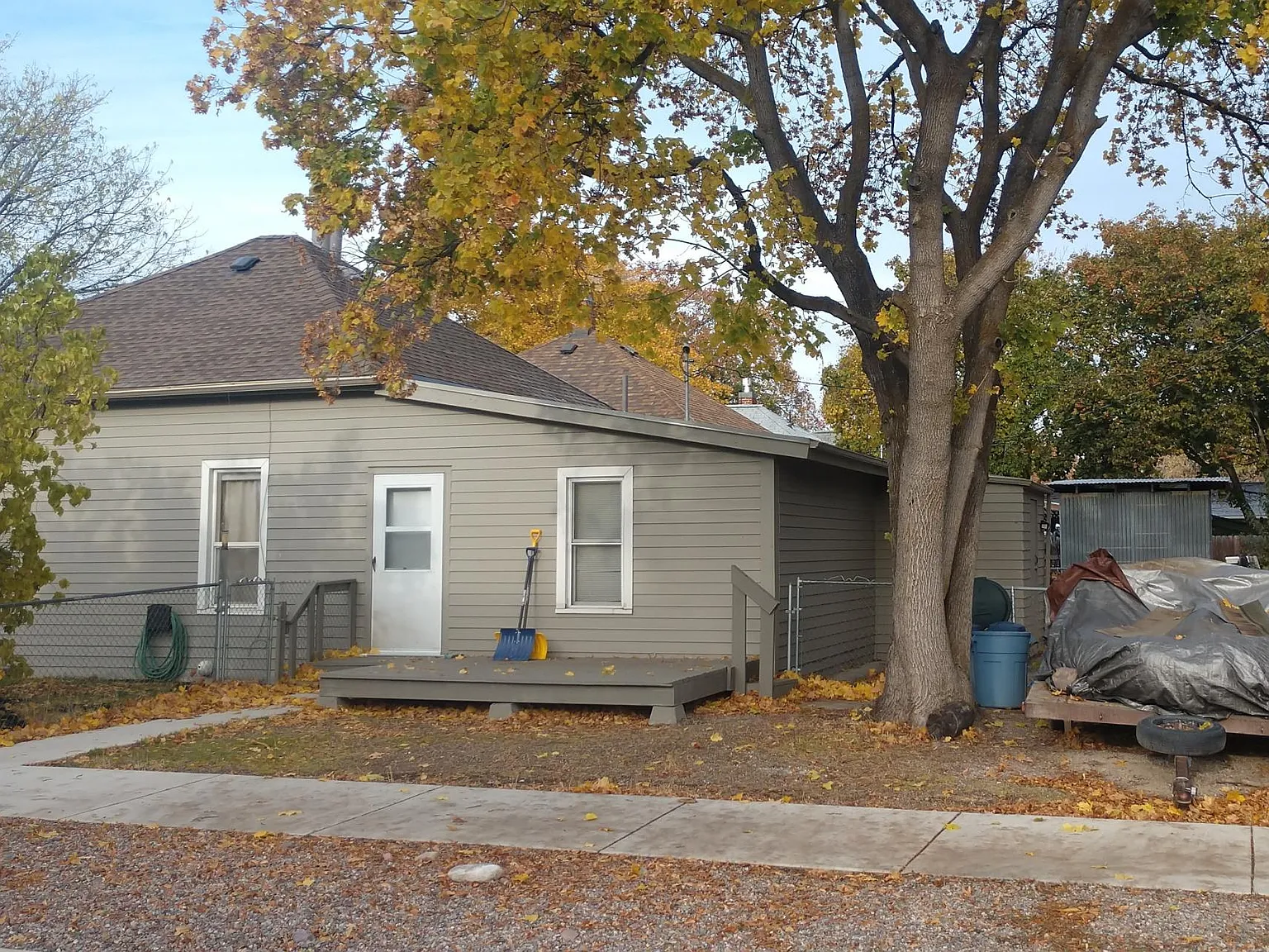 3 bed, 1008 sqft, $2,100 — Photo 3