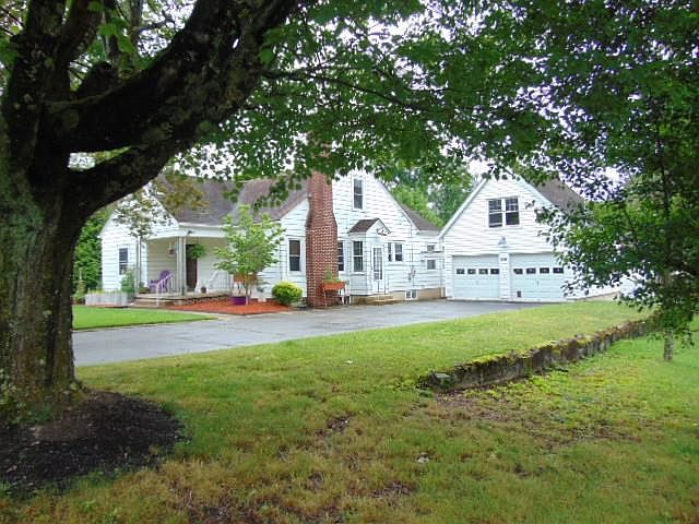 1st image of 2590 Maple Ave