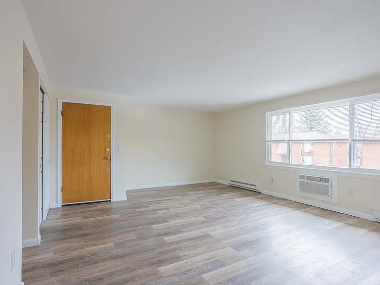 Ridgeway Garden Apartments — Photo 7