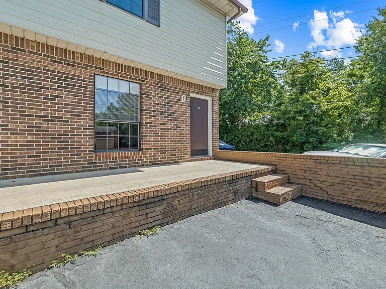 1791 Lee Ave — Photo 16