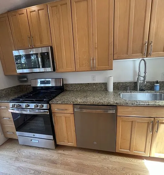 447 Howland Canal — Photo 26