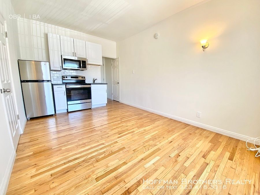1st image of 652 S Dunsmuir Ave #109