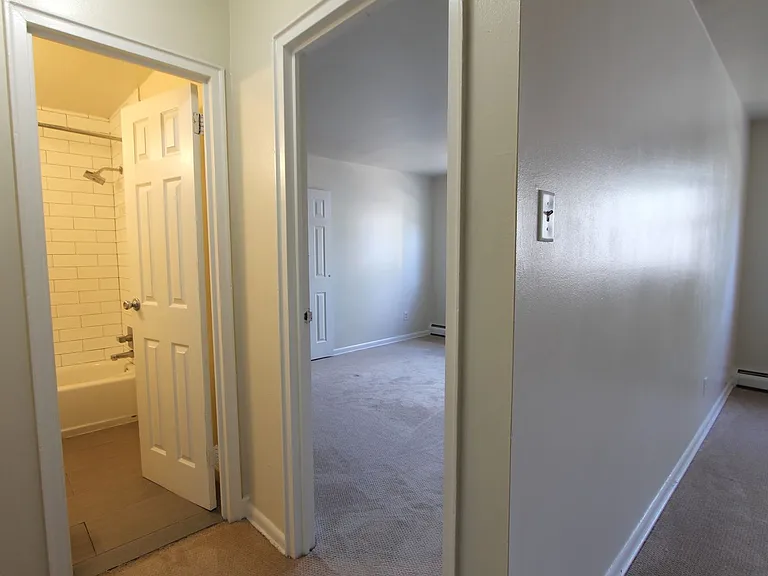 West Walnut Lane Apartments — Photo 7