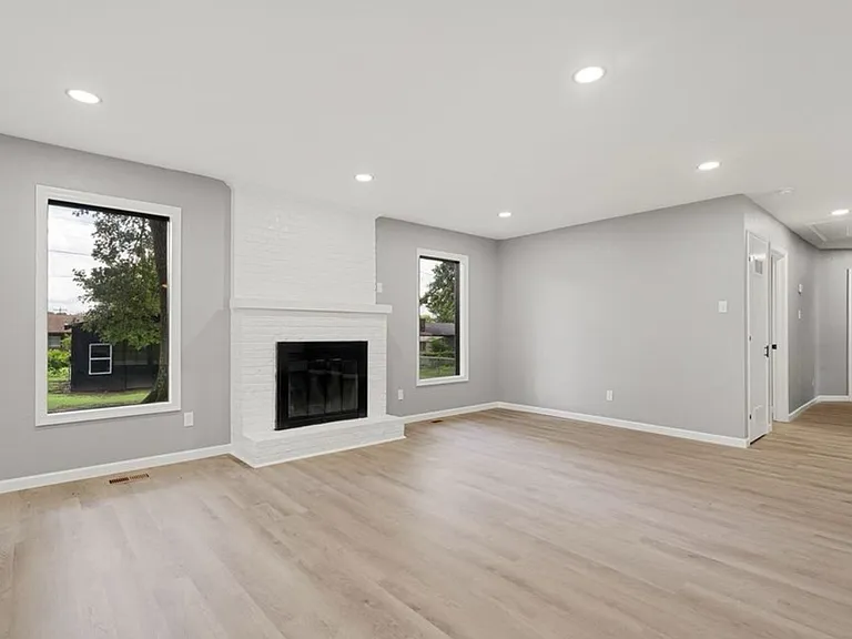 2108 Boston St — Photo 8