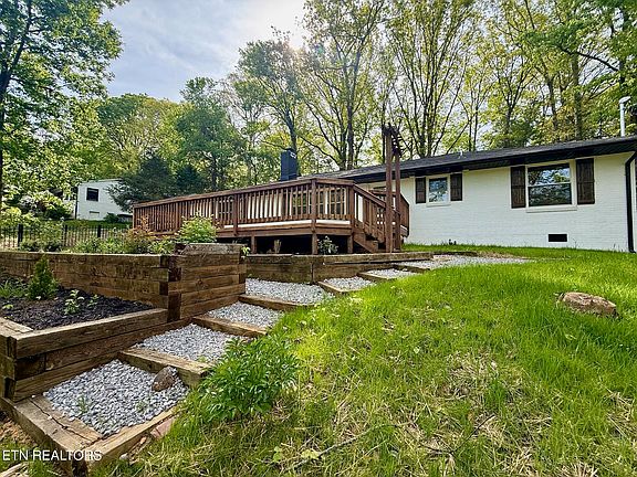 3rd image of 1216 Pilleaux Dr