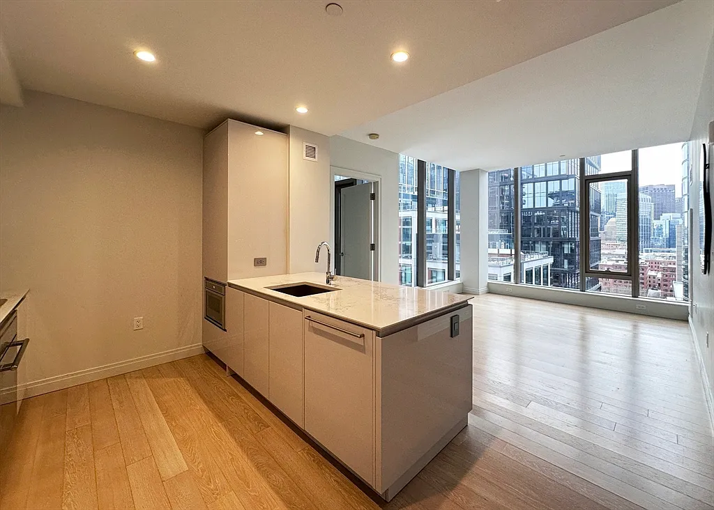 Building Photo - 135 Seaport Blvd #1705