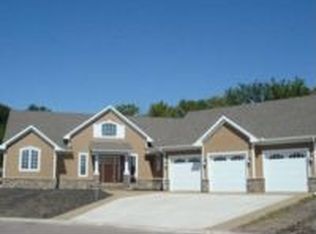 108 Woodside Ln, Mankato, MN 56001